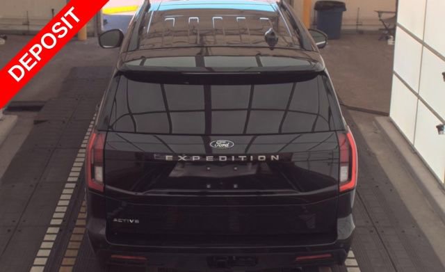 Used 2025 Ford Expedition Active image 6