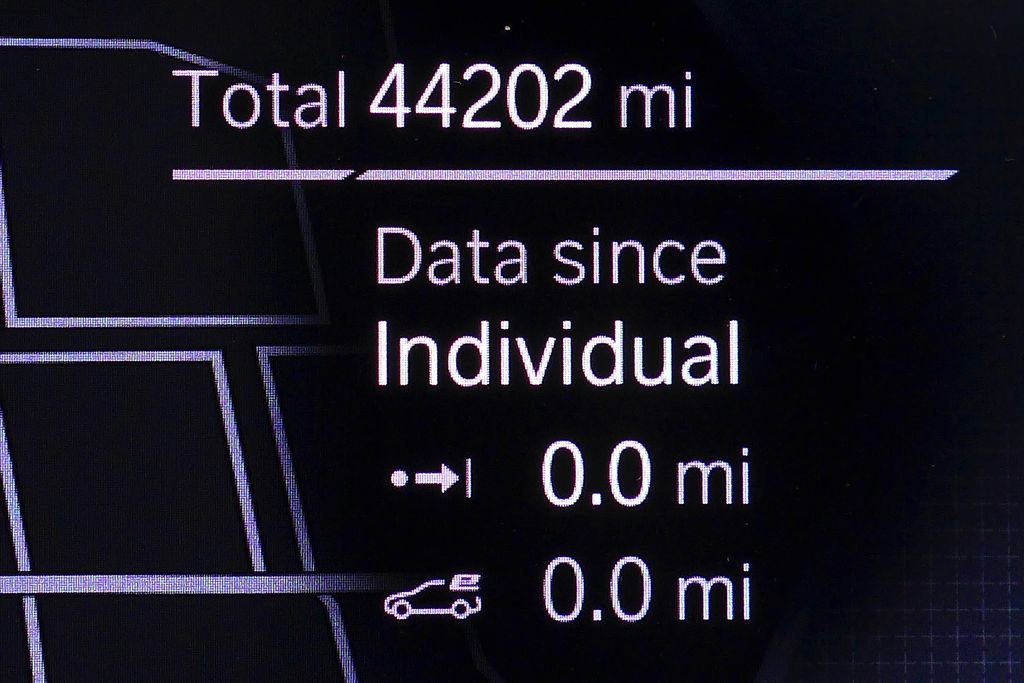 Certified 2023 BMW 530e w/ Premium Package image 31