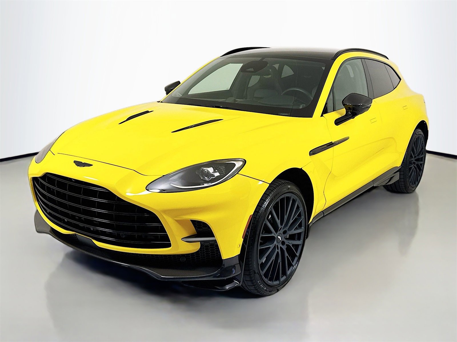 Used 2025 Aston Martin DBX 707 image 4