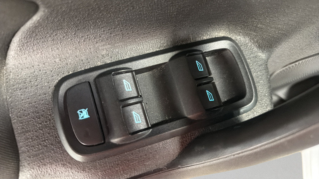 Used 2014 Ford Fiesta SE w/ Equipment Group 201A FWD image 15