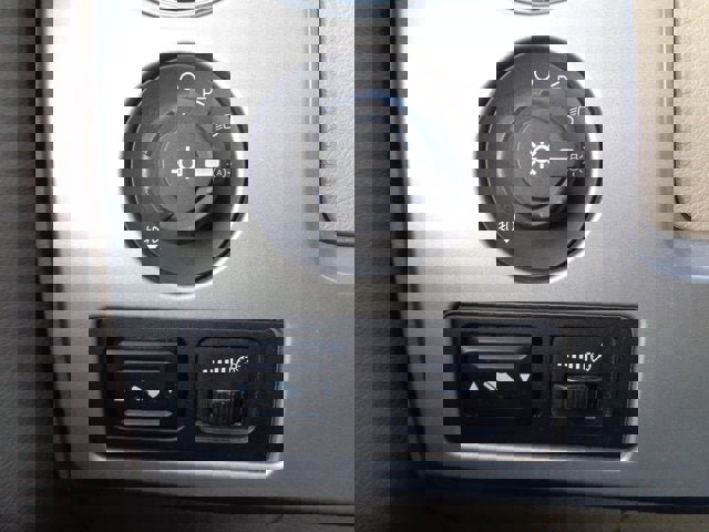 Used 2010 Ford F150 Lariat image 17