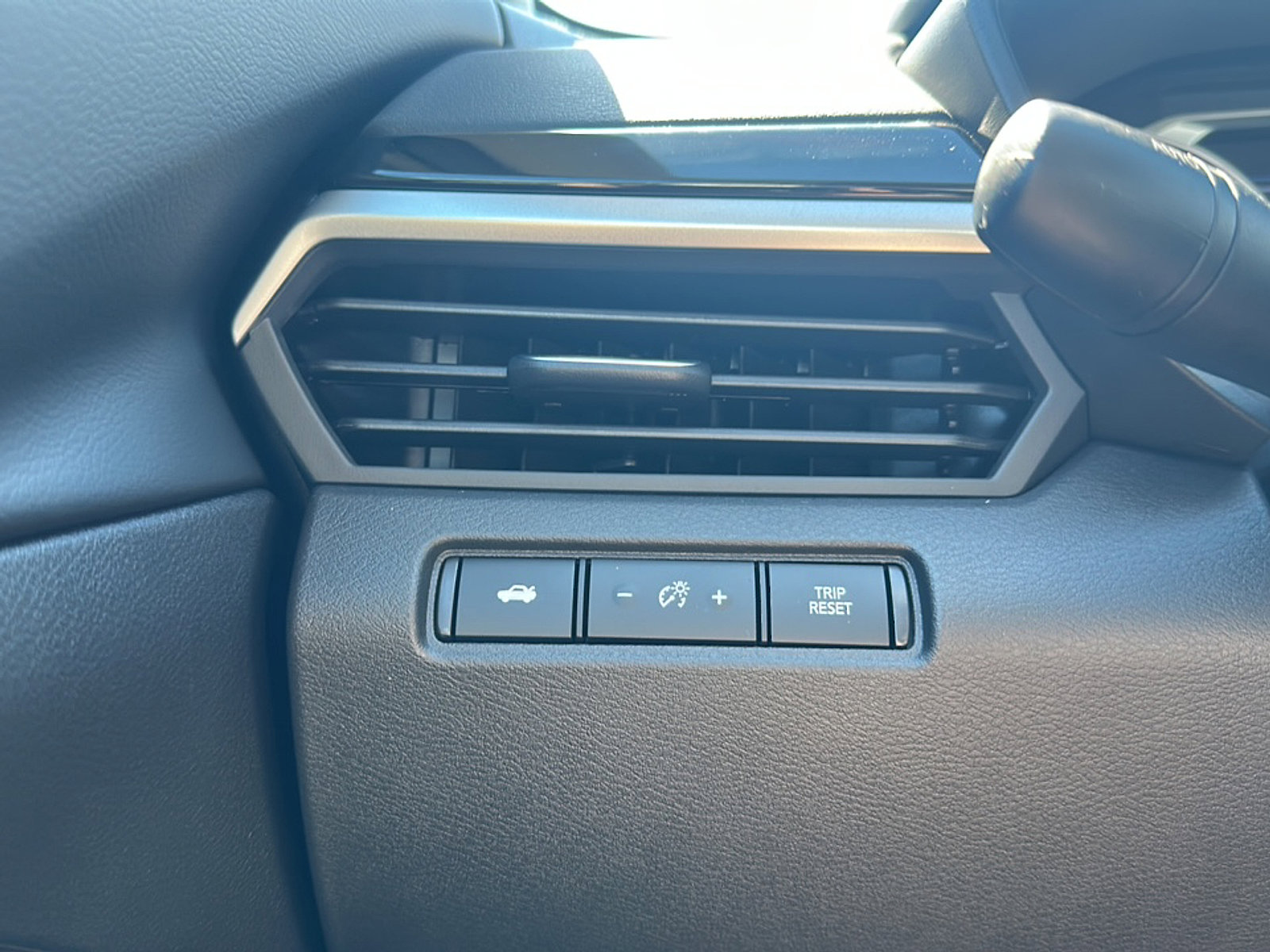 New 2025 Nissan Altima 2.5 SR w/ SR Premium Package image 25