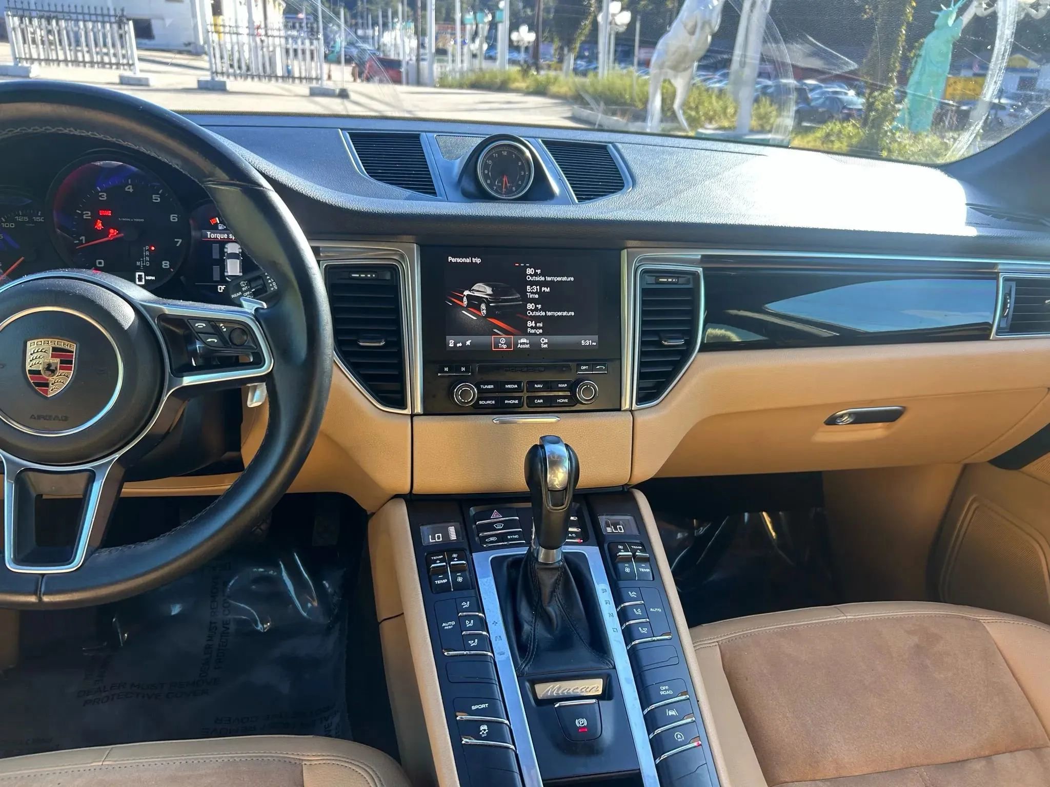 Used 2018 Porsche Macan AWD/4WD image 28