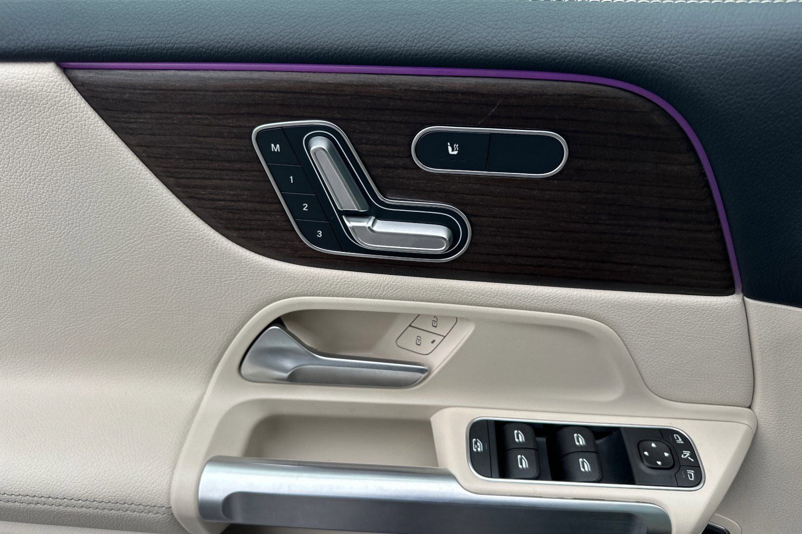 Certified 2025 Mercedes-Benz GLB 250 4MATIC image 11