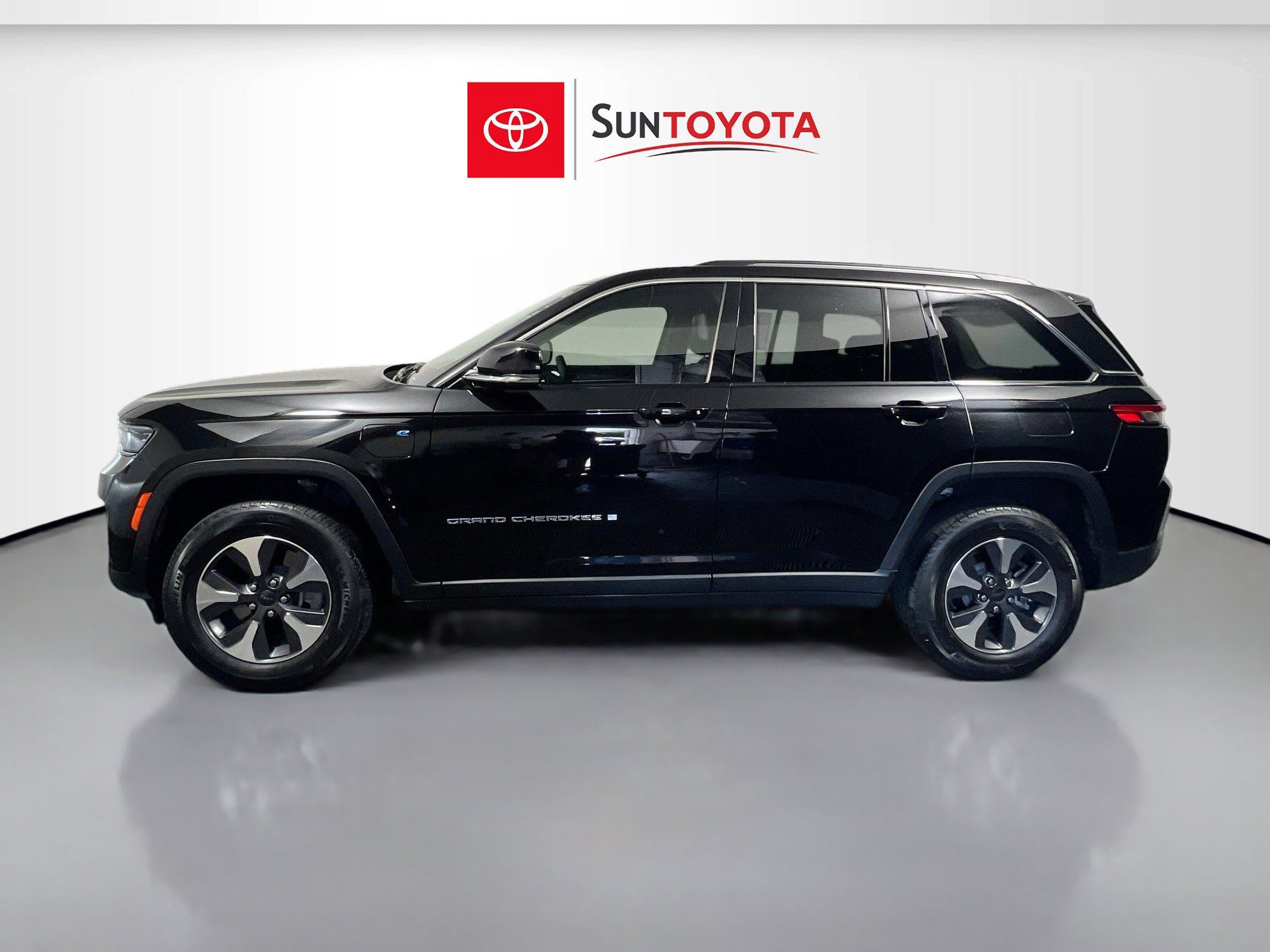 Used 2022 Jeep Grand Cherokee Limited 4xe image 7