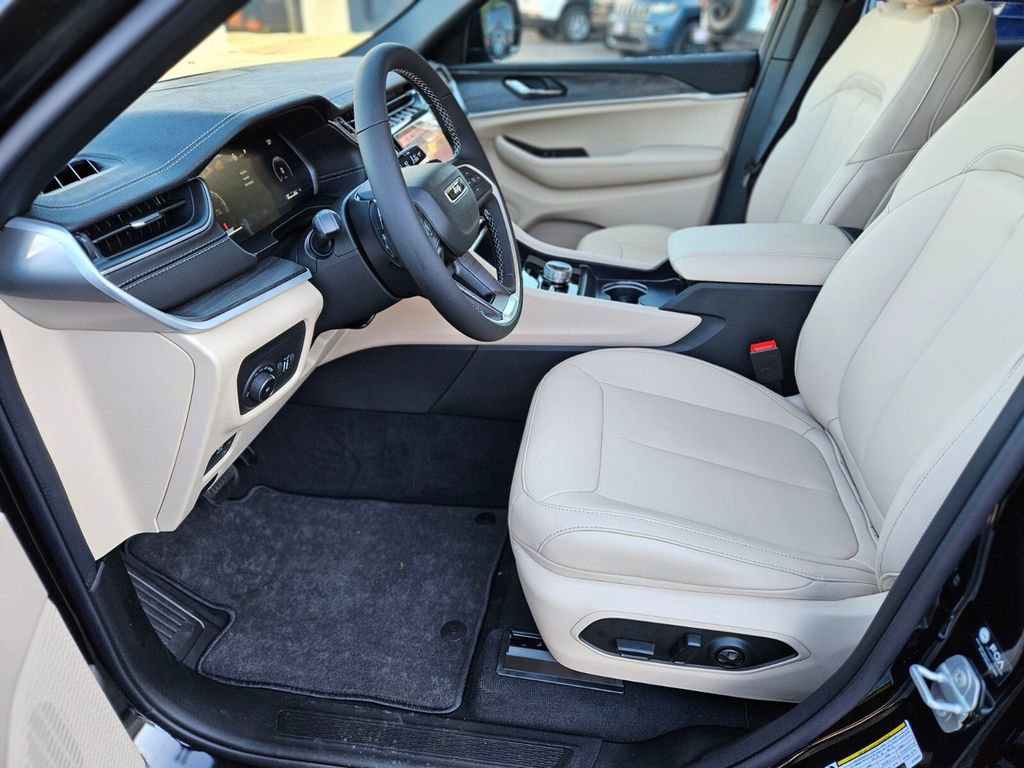 New 2025 Jeep Grand Cherokee Limited image 18