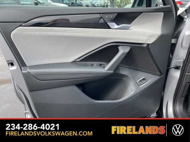 New 2025 Volkswagen Tiguan SE image 24