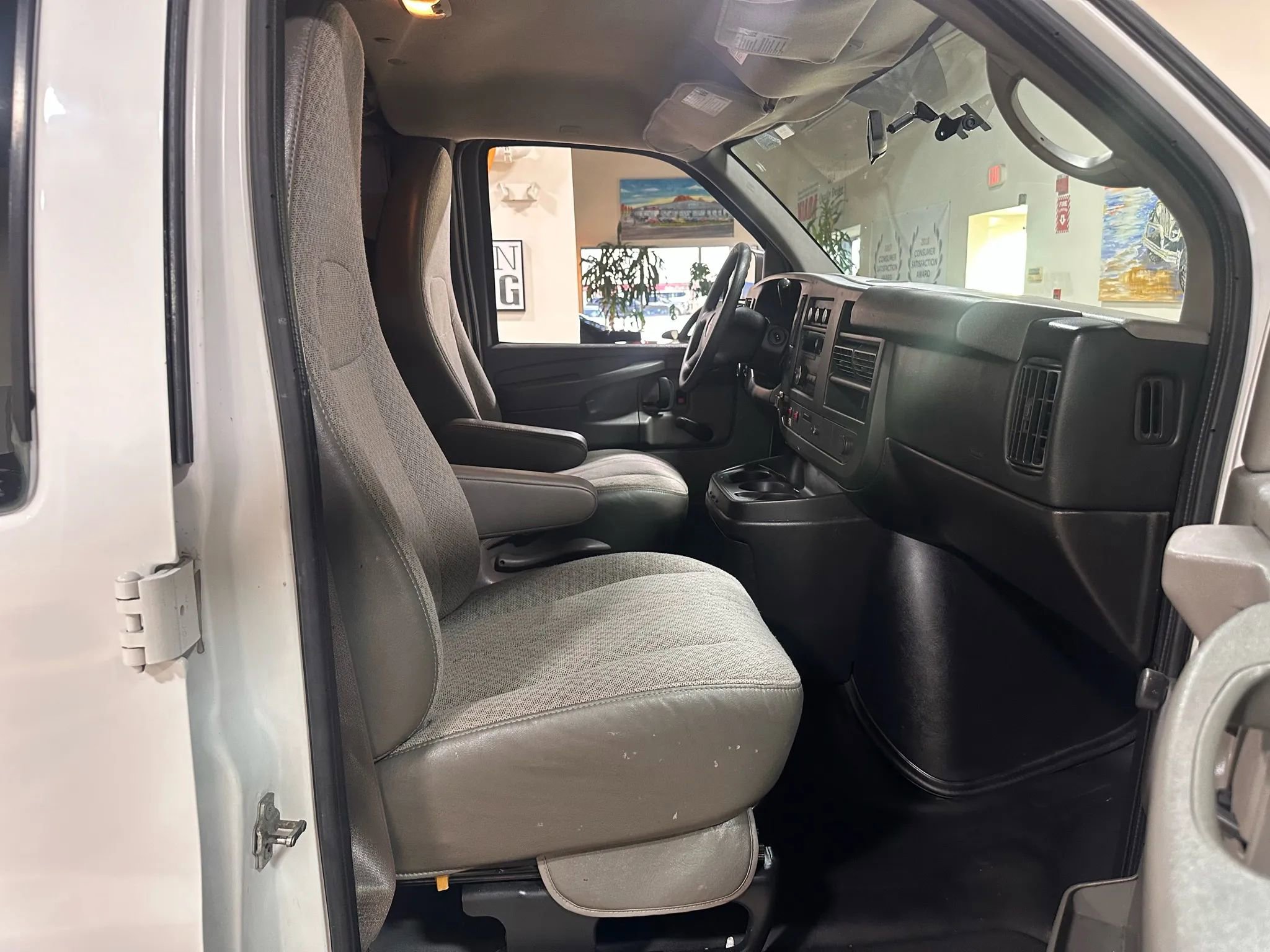 Used 2013 GMC Savana 1500 AWD image 31