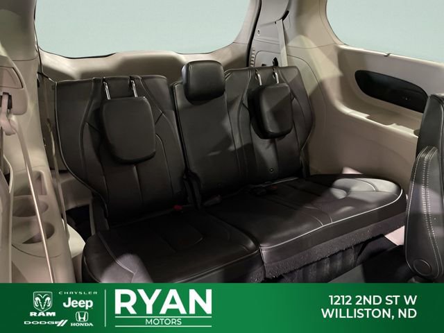 Used 2020 Chrysler Pacifica Limited image 41