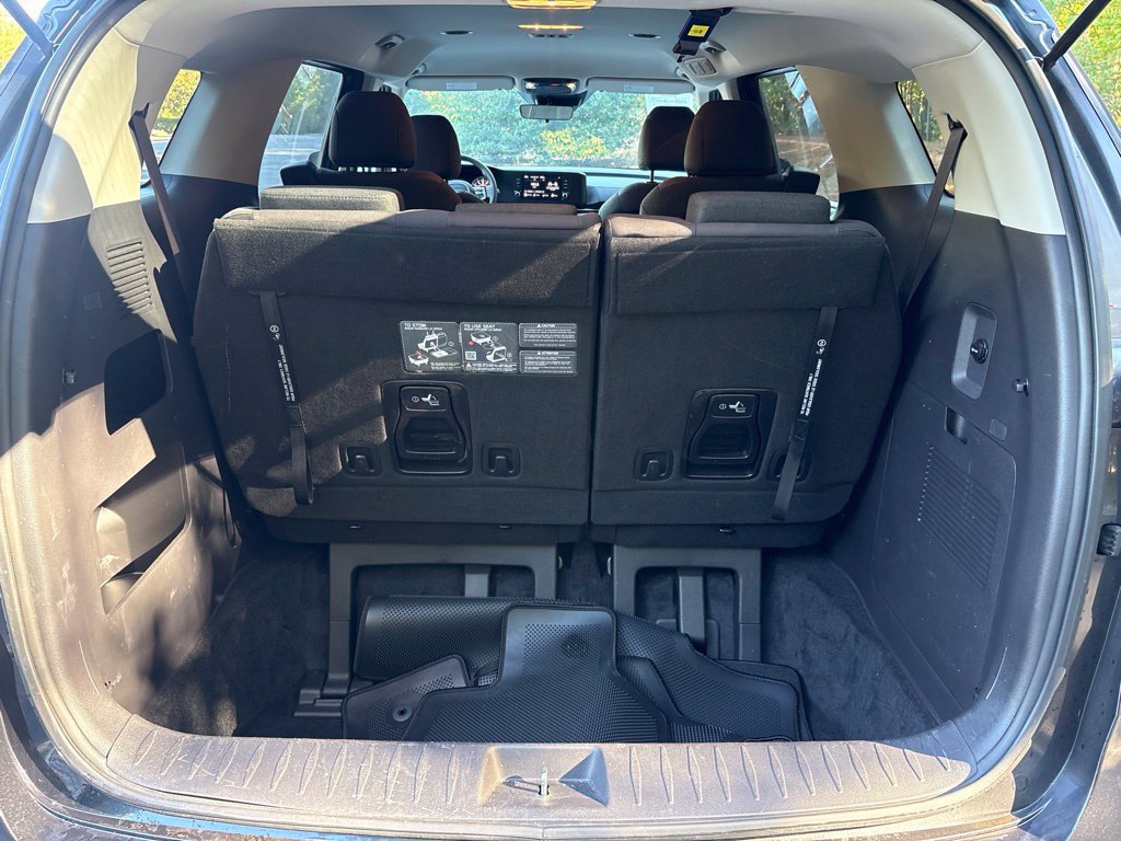 Used 2024 Kia Carnival LX FWD image 17