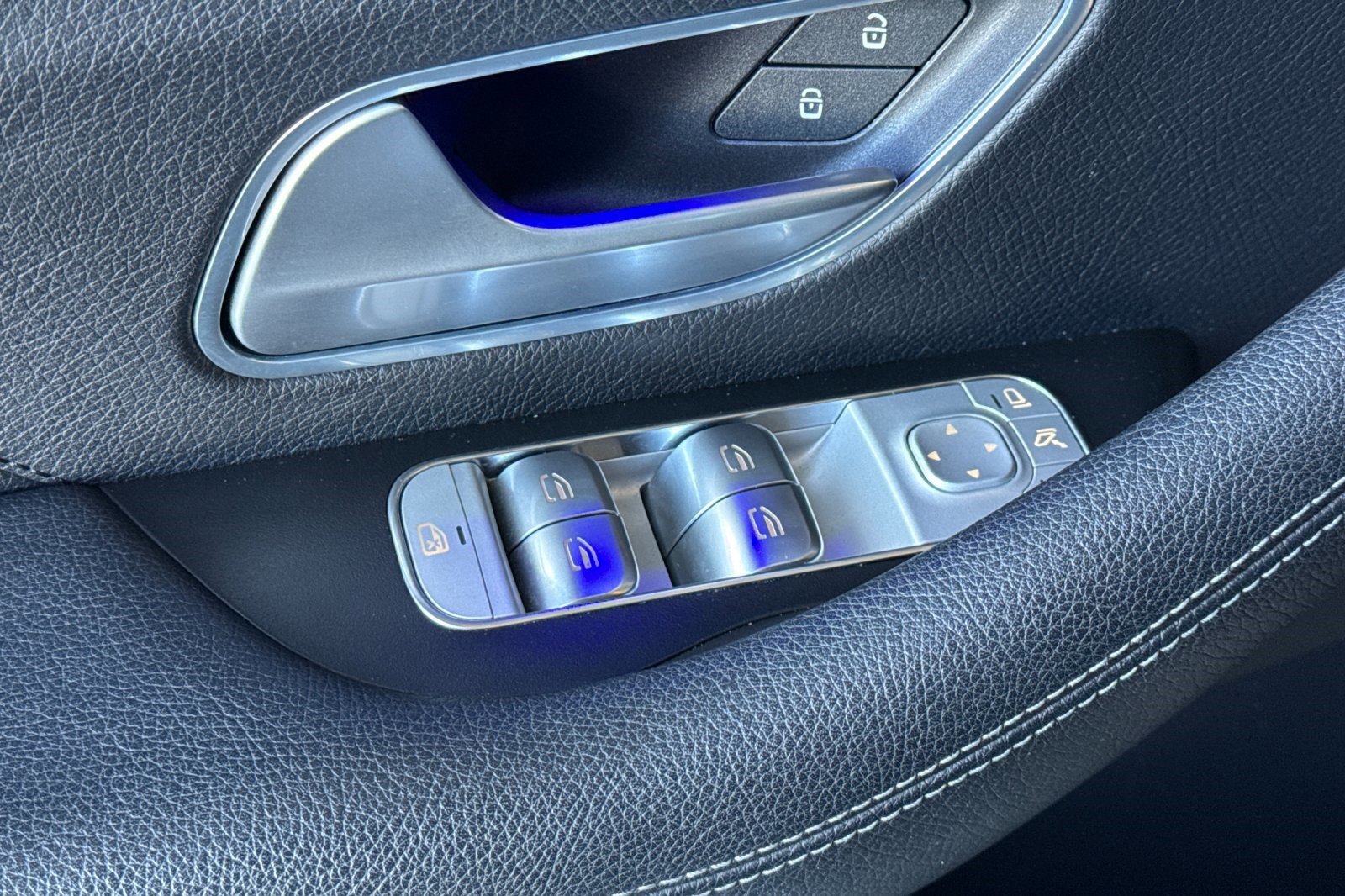 Used 2024 Mercedes-Benz GLE 450e 4MATIC image 13