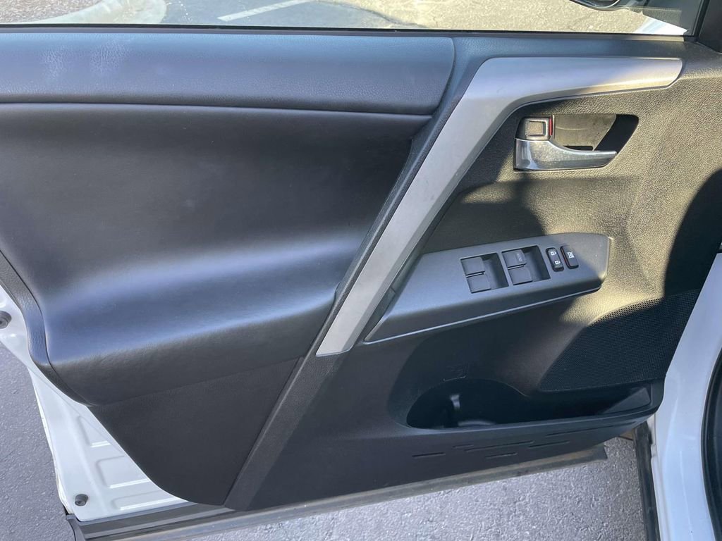 Used 2016 Toyota RAV4 XLE image 24