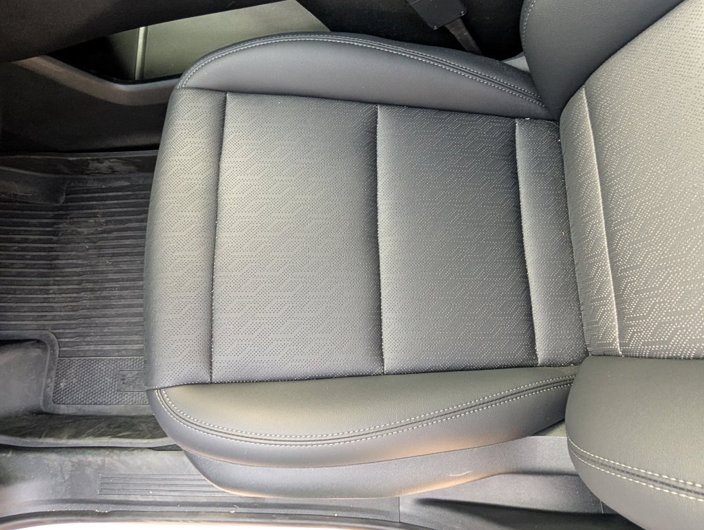 New 2027 Chevrolet Equinox LT w/ Convenience Package II FWD image 10
