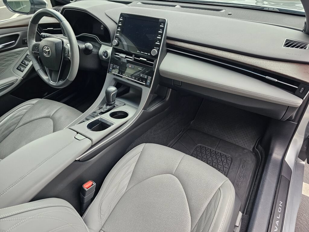 Used 2020 Toyota Avalon Limited w/ Advanced Safety Package FWD image 12