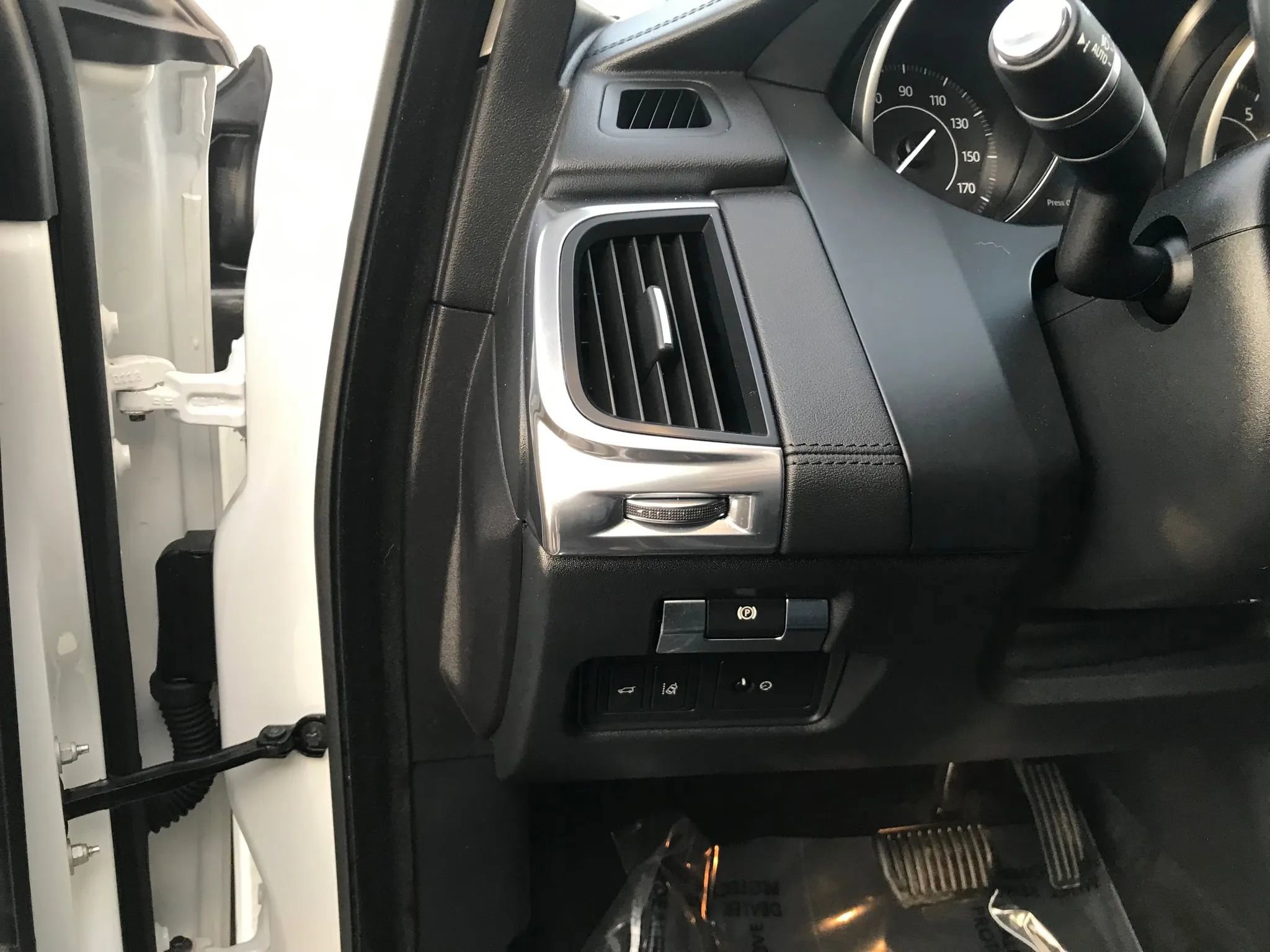 Used 2018 Jaguar E-PACE S image 13