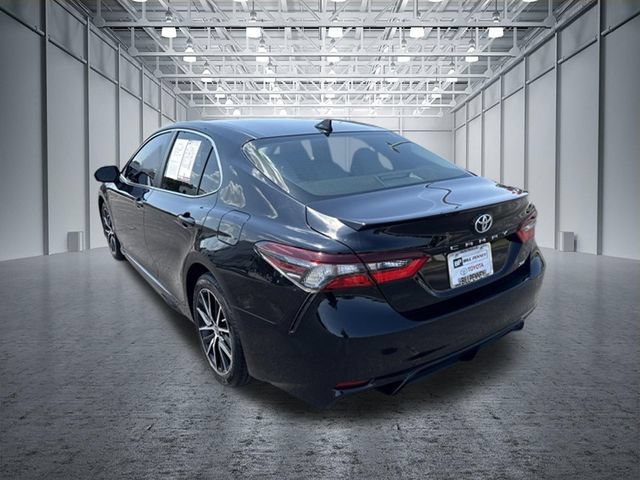 Certified 2021 Toyota Camry SE FWD image 3