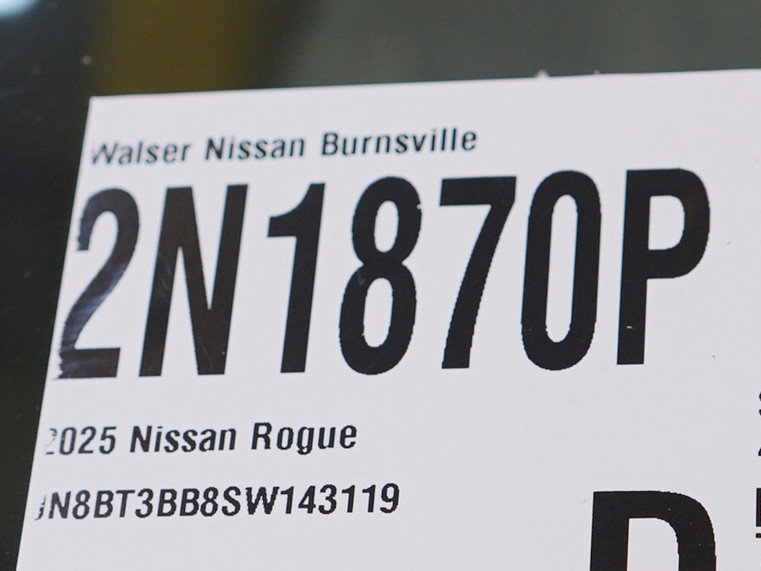 Used 2025 Nissan Rogue SV w/ SV Premium Package image 33