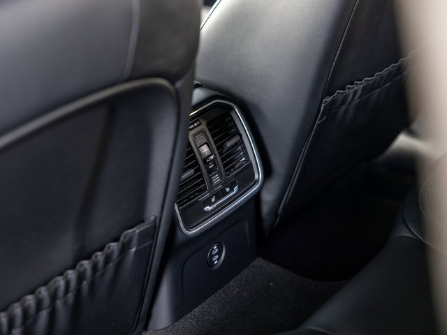 Certified 2025 Porsche Macan image 32