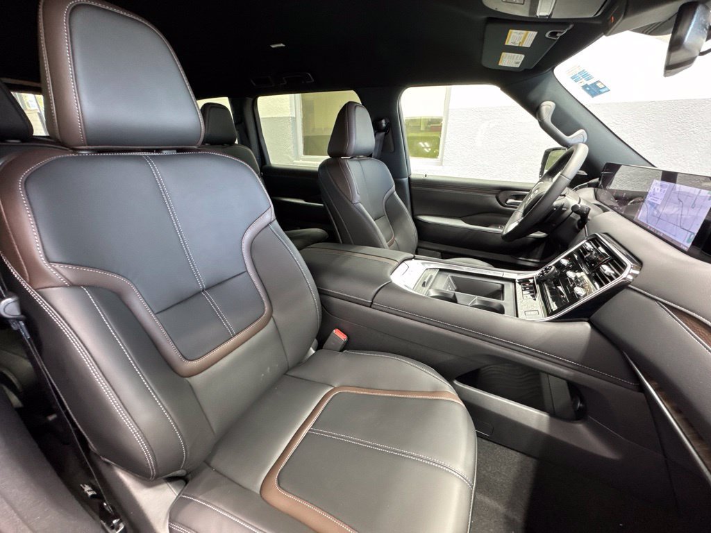 New 2026 Nissan Armada SL w/ Captain's Chari Seat Package AWD/4WD image 36