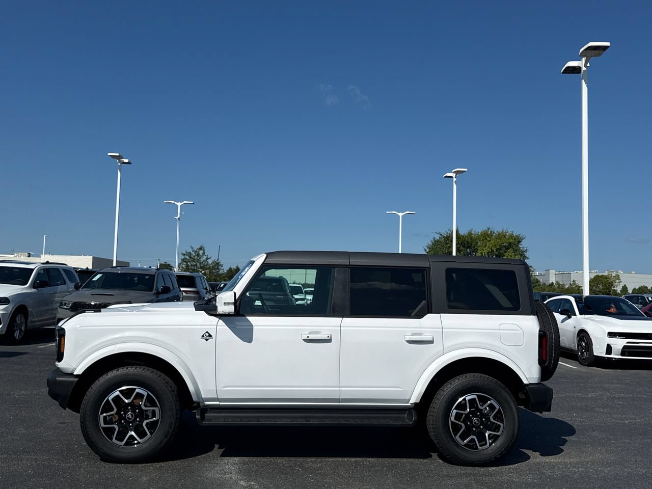 Used 2025 Ford Bronco Outer Banks AWD/4WD image 6