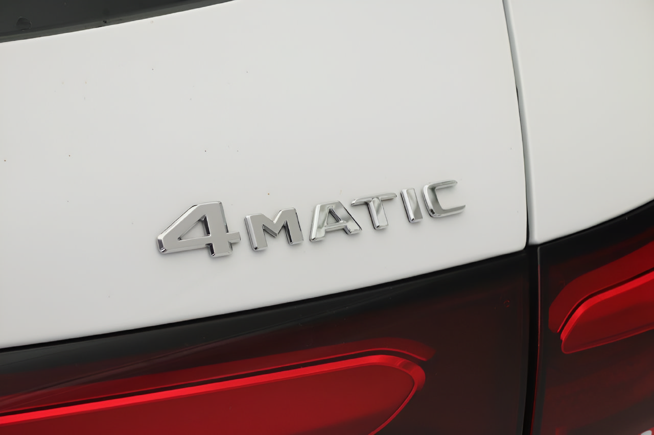 Used 2025 Mercedes-Benz GLC 350e 4MATIC image 20