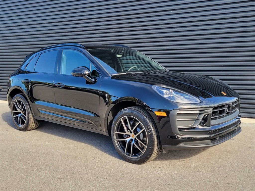 Certified 2025 Porsche Macan image 2