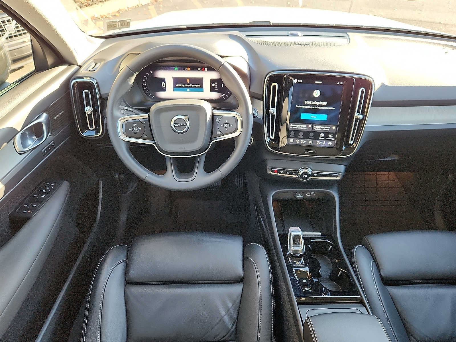 Certified 2024 Volvo XC40 B5 Plus w/ Protection Package Premier AWD/4WD image 11