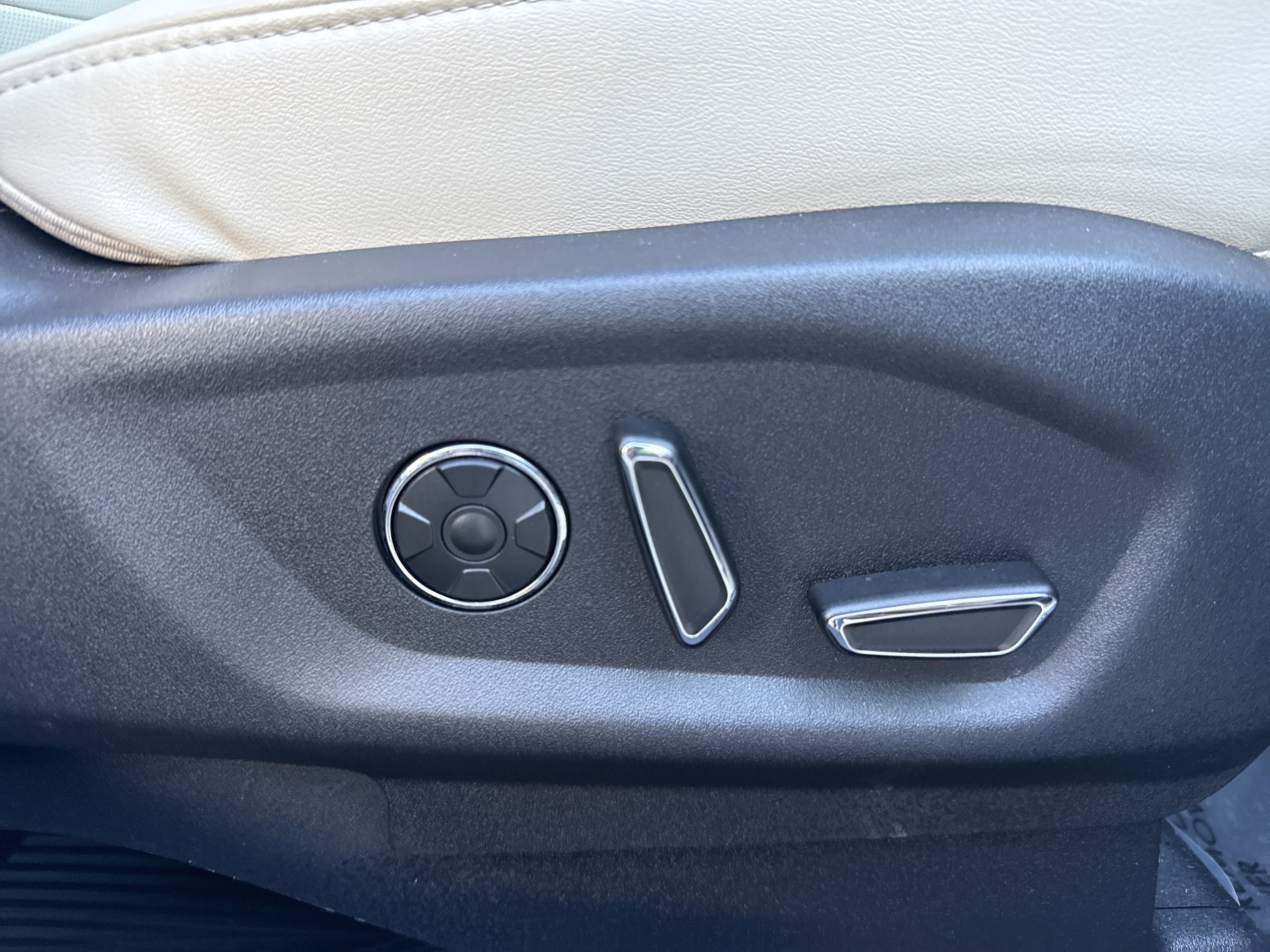 Used 2016 Ford Explorer Platinum image 33