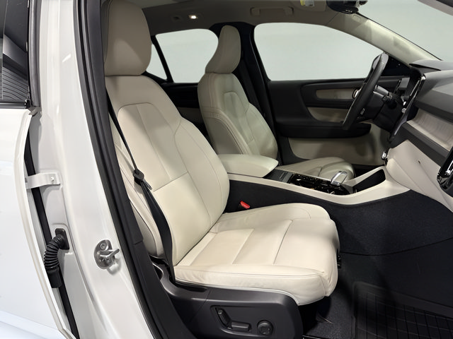 Used 2023 Volvo XC40 B5 Plus w/ Protection Package Premier AWD/4WD image 14