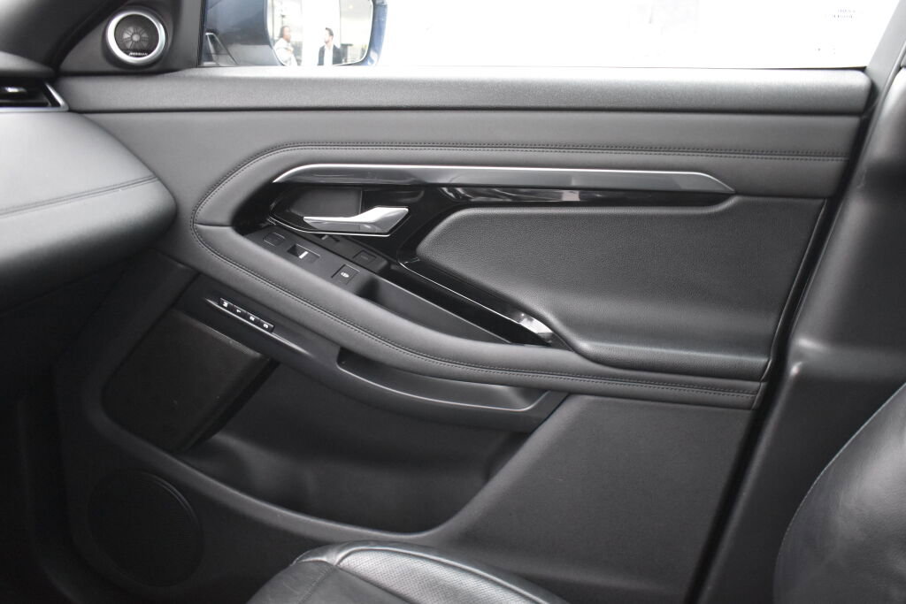 Used 2020 Land Rover Range Rover Evoque SE image 24