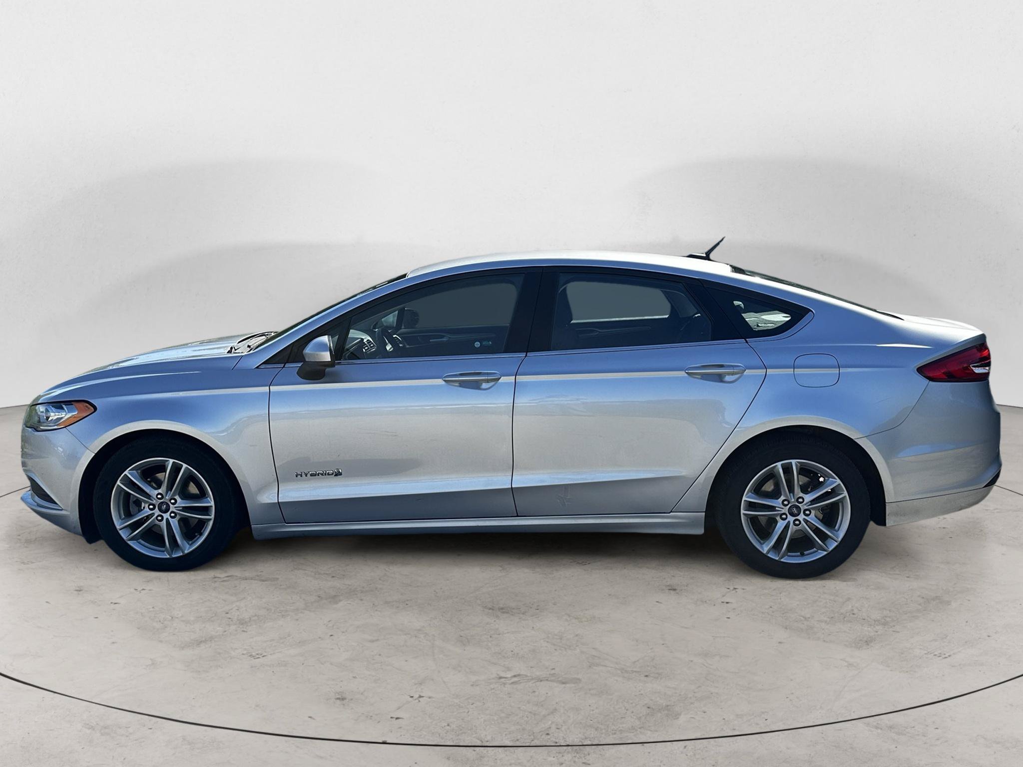 Used 2018 Ford Fusion SE FWD image 5