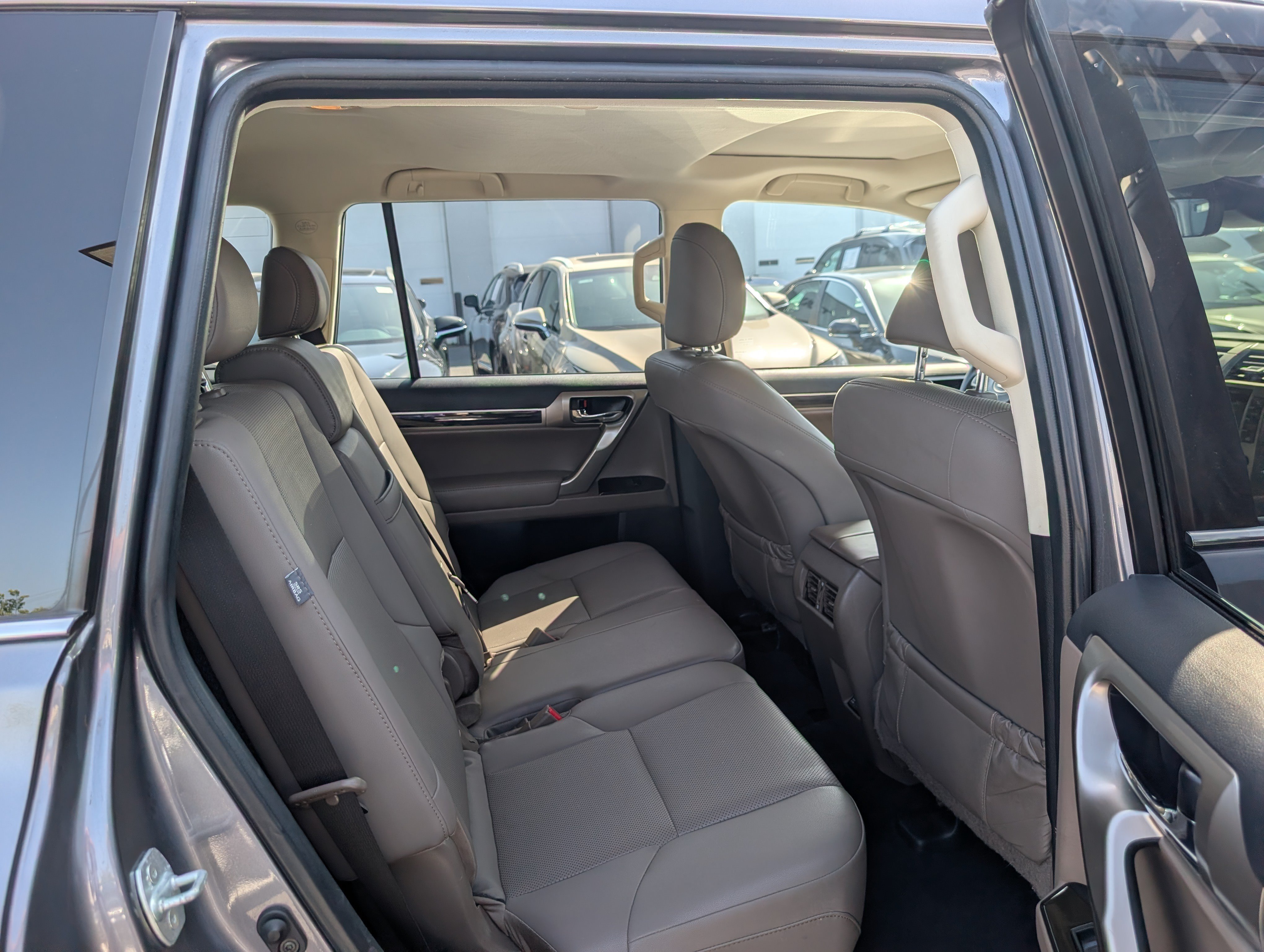 Used 2021 Lexus GX 460 w/ Accessory Package AWD/4WD image 12