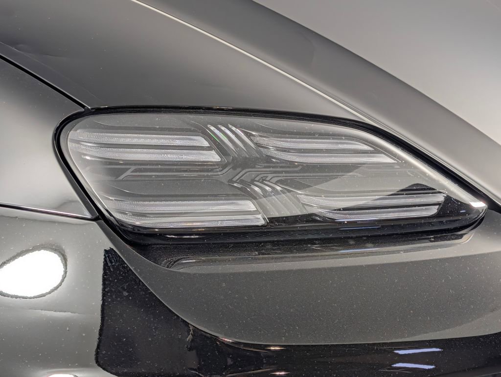 New 2026 Porsche Macan 4 Electric image 15