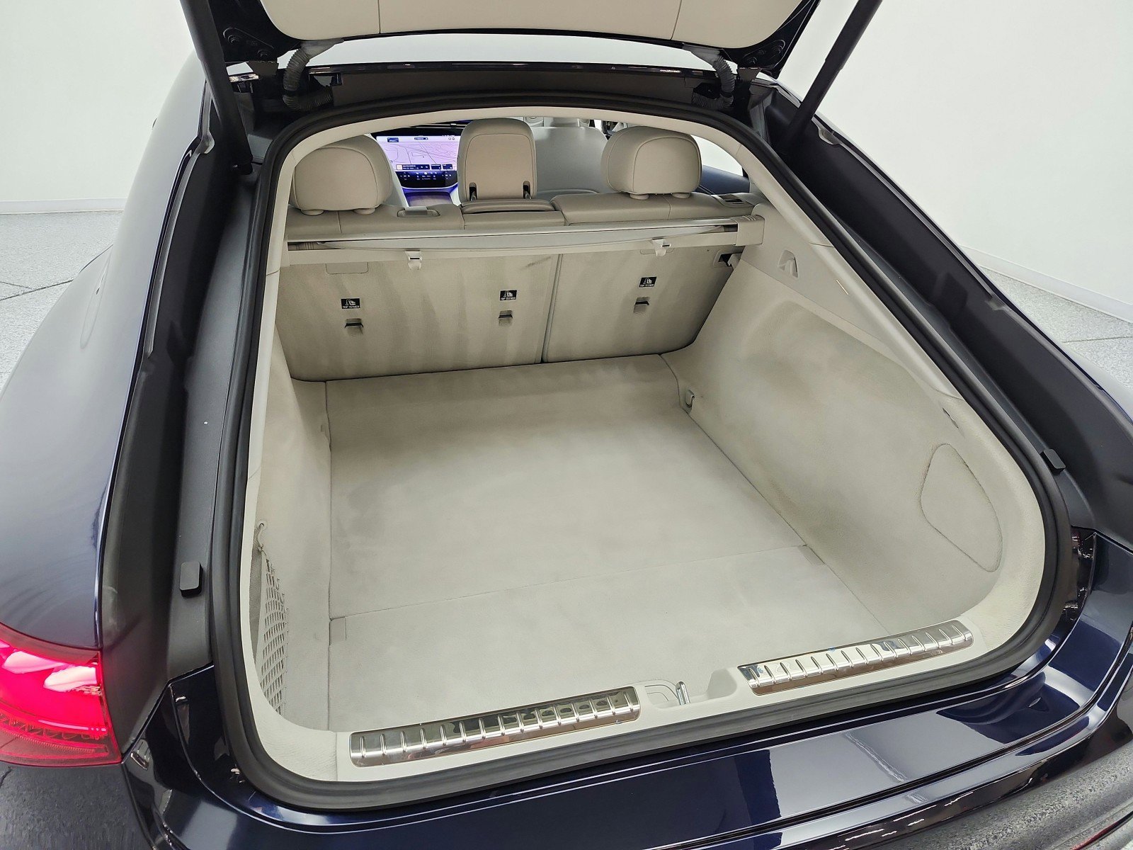 Used 2023 Mercedes-Benz EQS 580 4MATIC Sedan image 21
