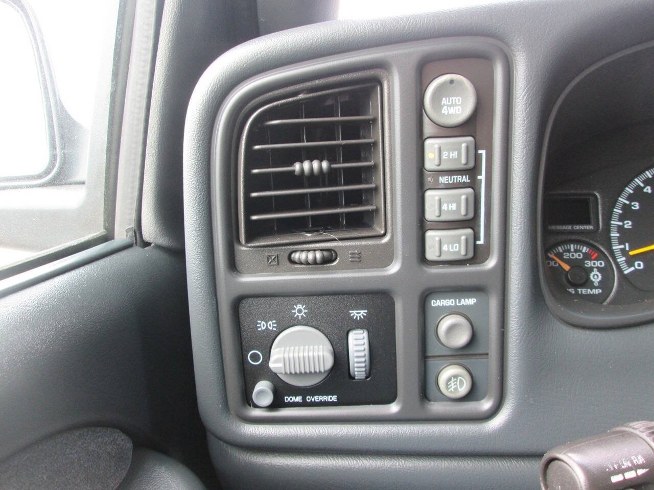 Used 2000 Chevrolet Silverado 2500 LT AWD/4WD image 18