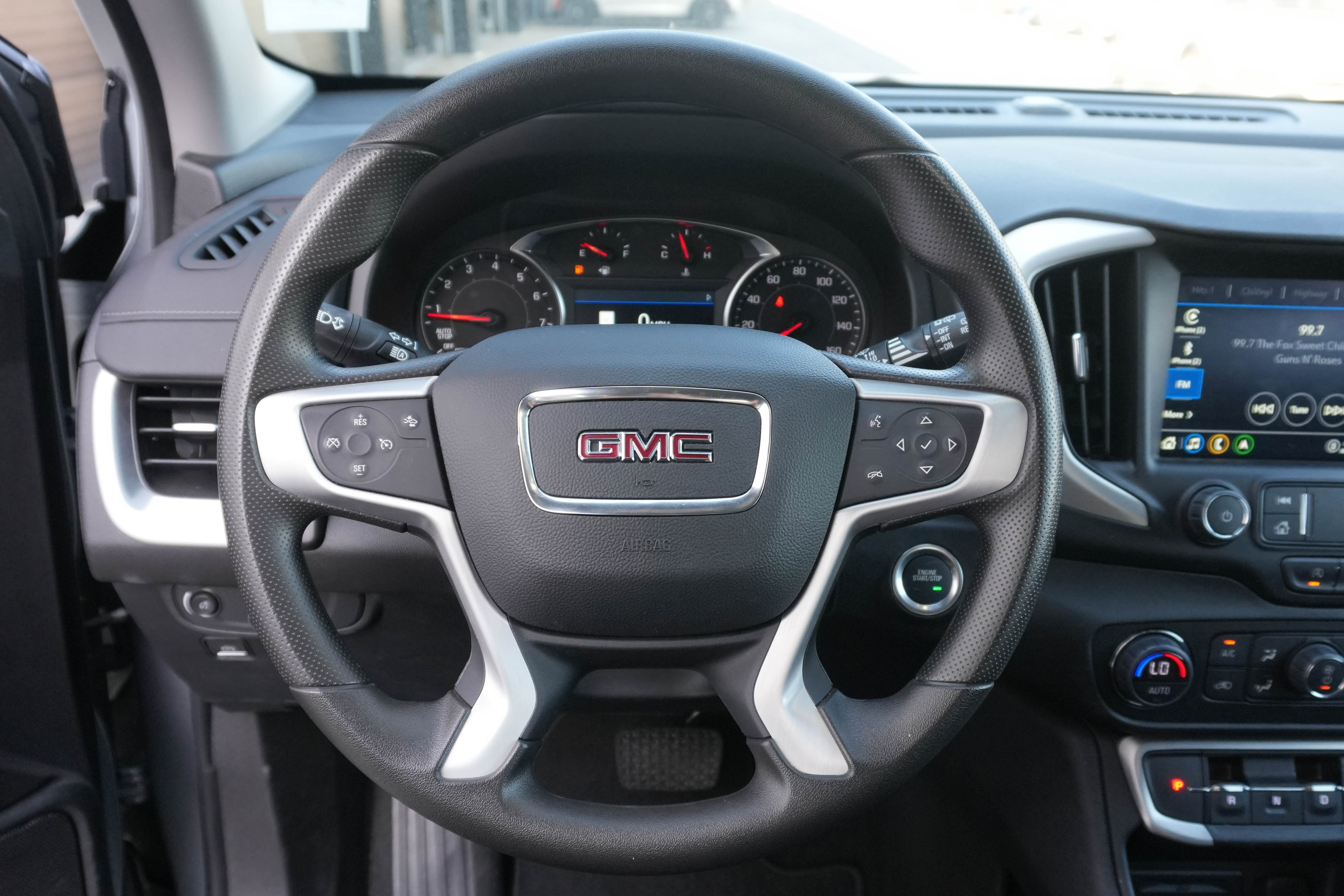 Used 2024 GMC Terrain SLE w/ Driver Convenience Package FWD image 15