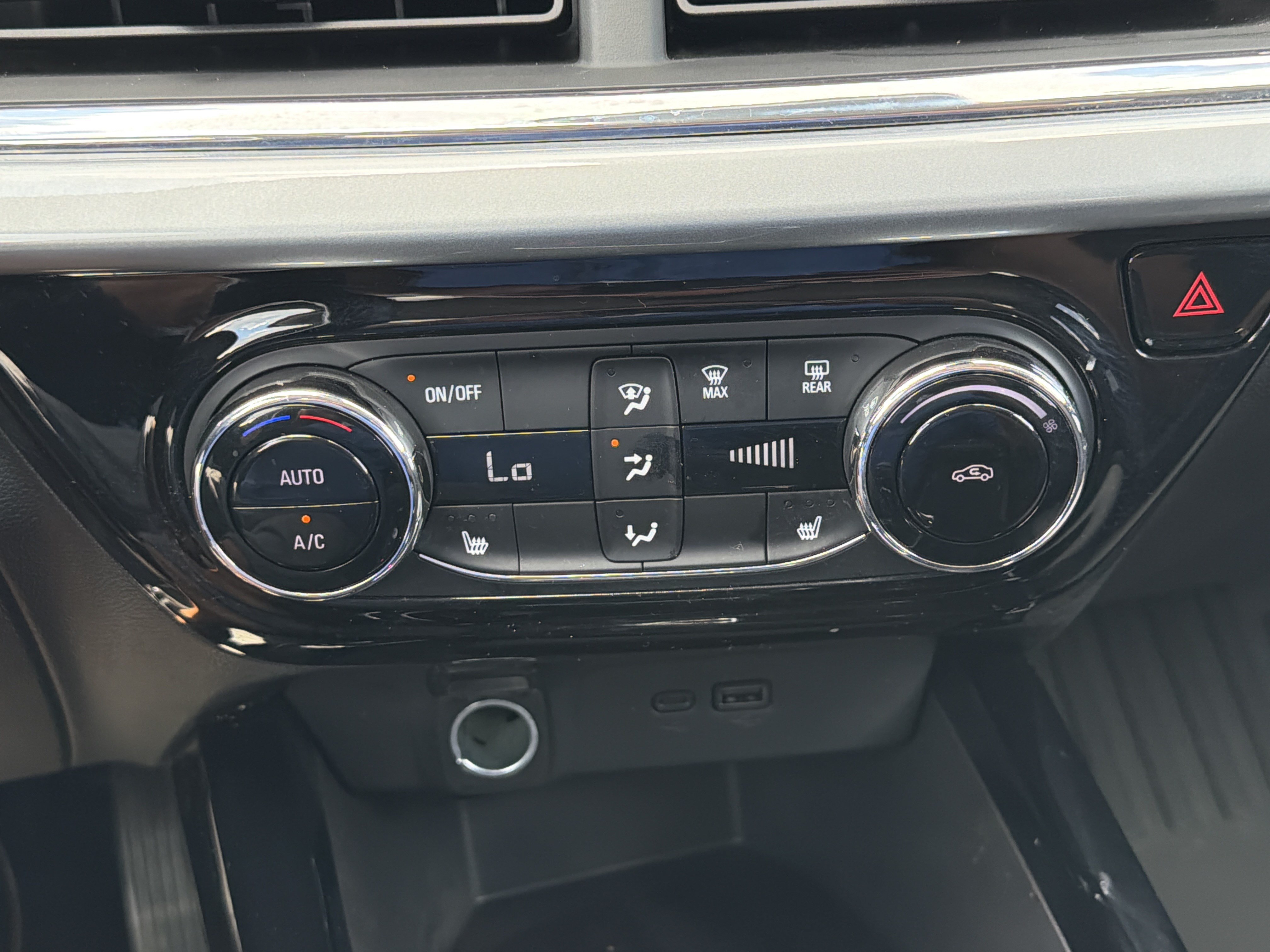 Used 2025 Chevrolet Trax LT w/ Driver Confidence Package FWD image 20