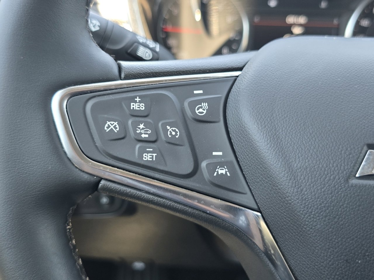 Used 2024 Chevrolet Equinox Premier AWD/4WD image 32