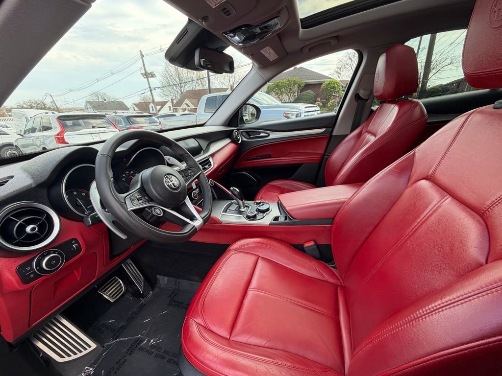 Used 2019 Alfa Romeo Stelvio Sport w/ Quick Order Package 22J Sport AWD/4WD image 10