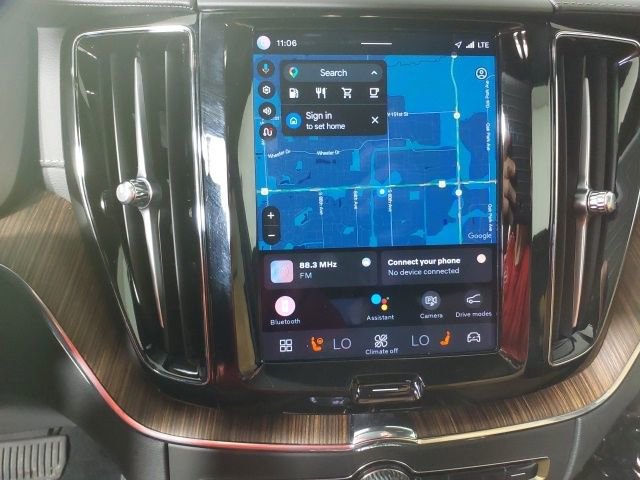 Used 2023 Volvo XC60 B5 Ultimate w/ Climate Package image 24