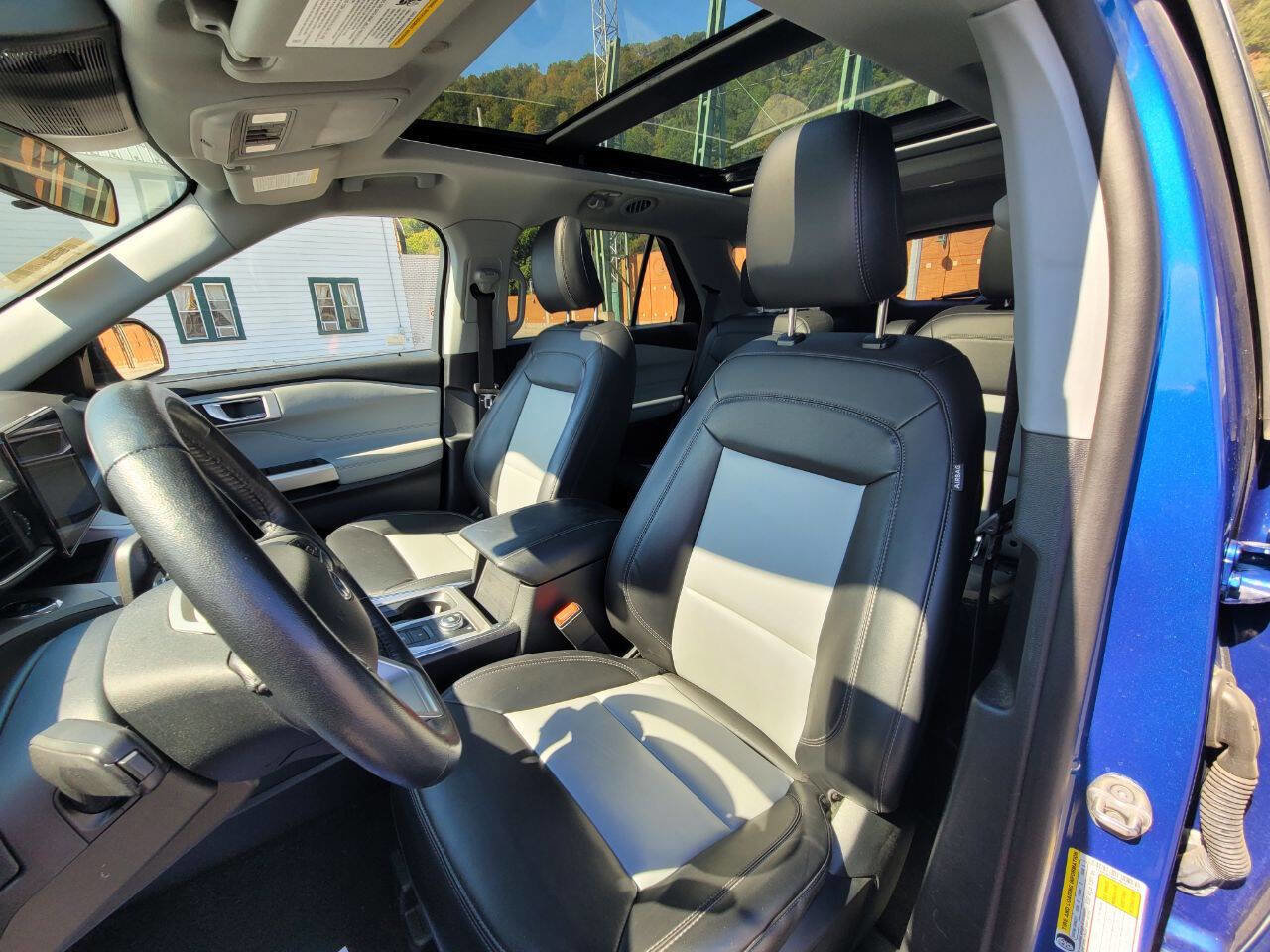 Used 2022 Ford Explorer XLT w/ Equipment Group 202A image 17