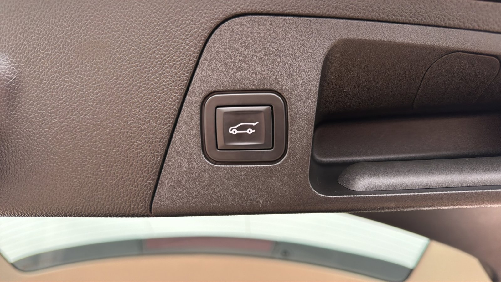 Used 2019 Buick Envision Essence FWD image 27