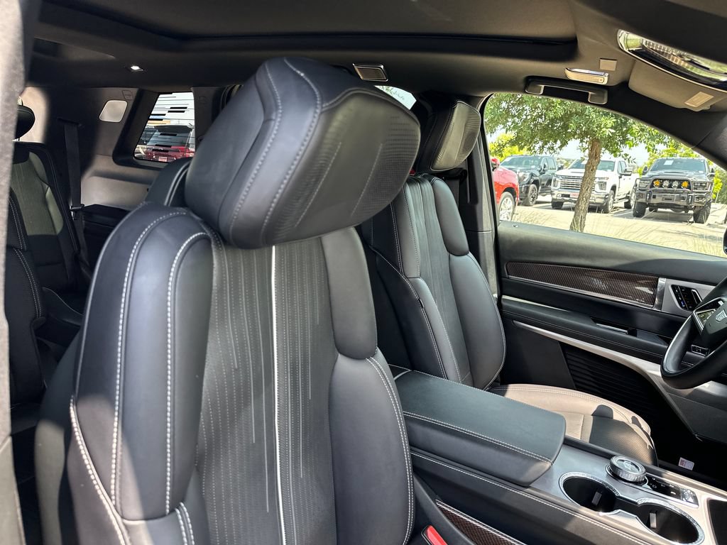 Used 2026 Cadillac Vistiq Sport w/ LPO, Floor Liner Package AWD/4WD image 39