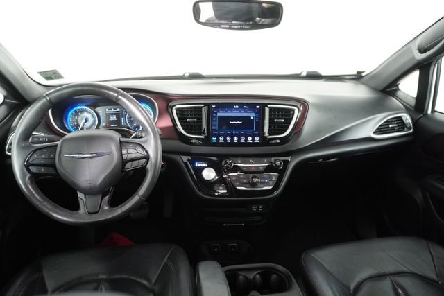 Used 2020 Chrysler Pacifica Touring-L image 36