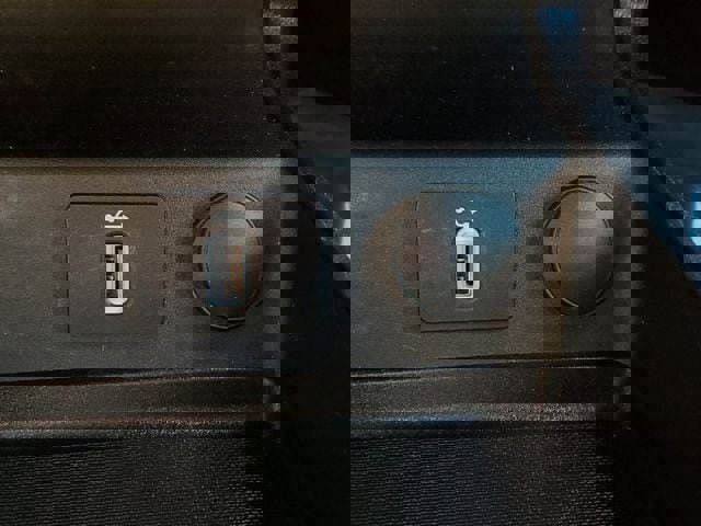 Used 2017 Ford Fusion SE w/ Fusion SE Technology Package image 29