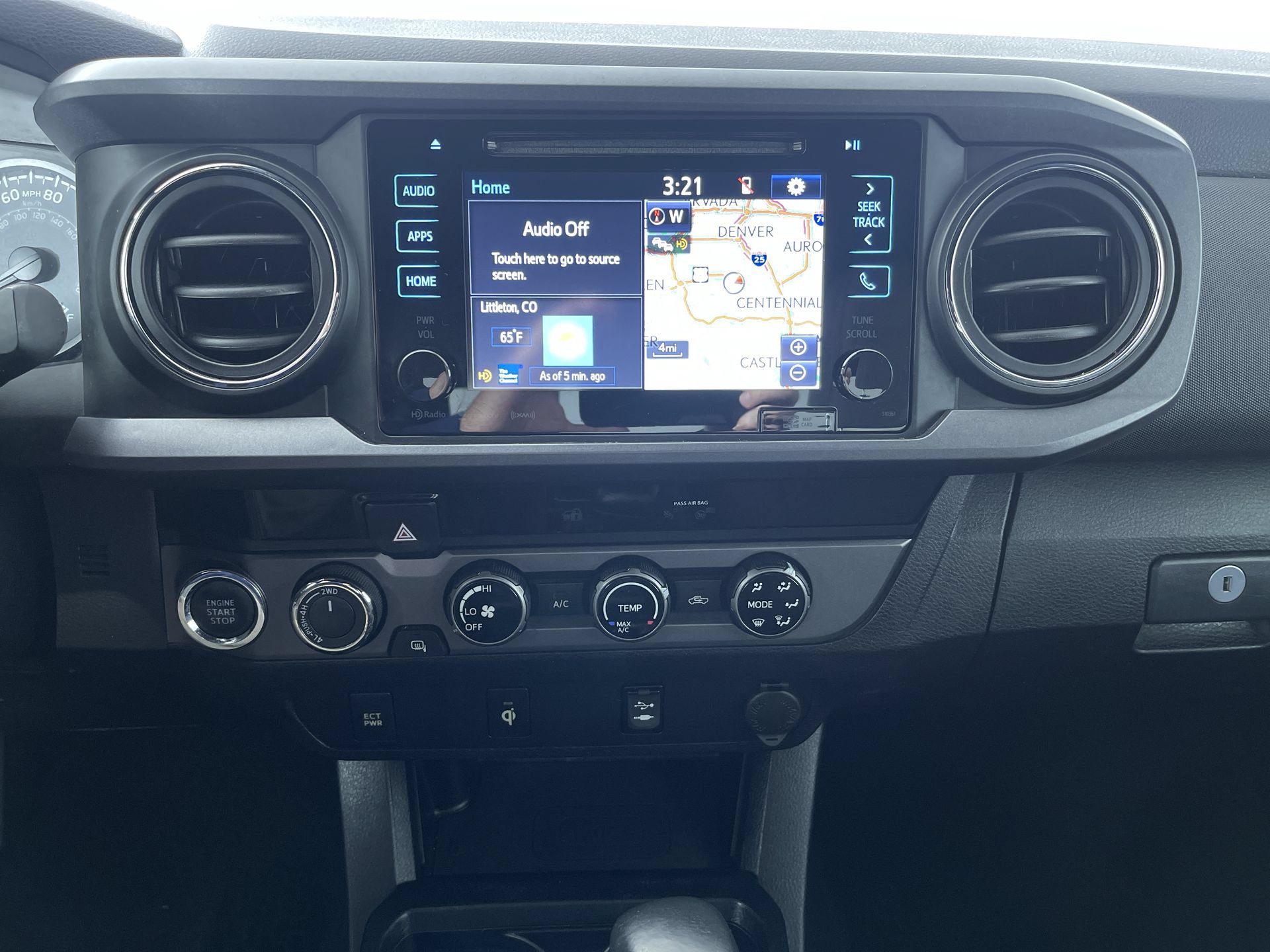 Used 2018 Toyota Tacoma TRD Sport AWD/4WD image 18