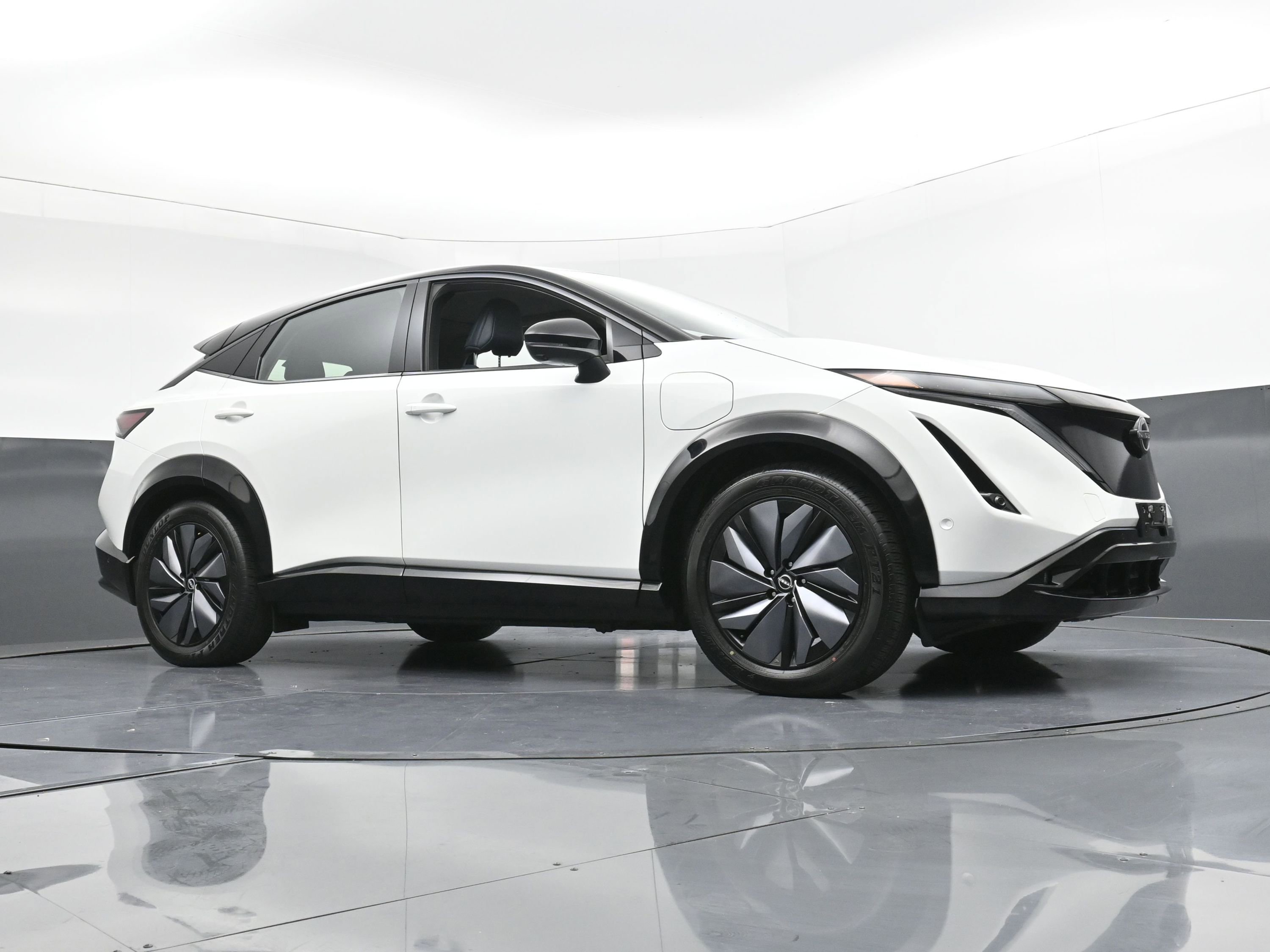 Used 2023 Nissan Ariya image 22