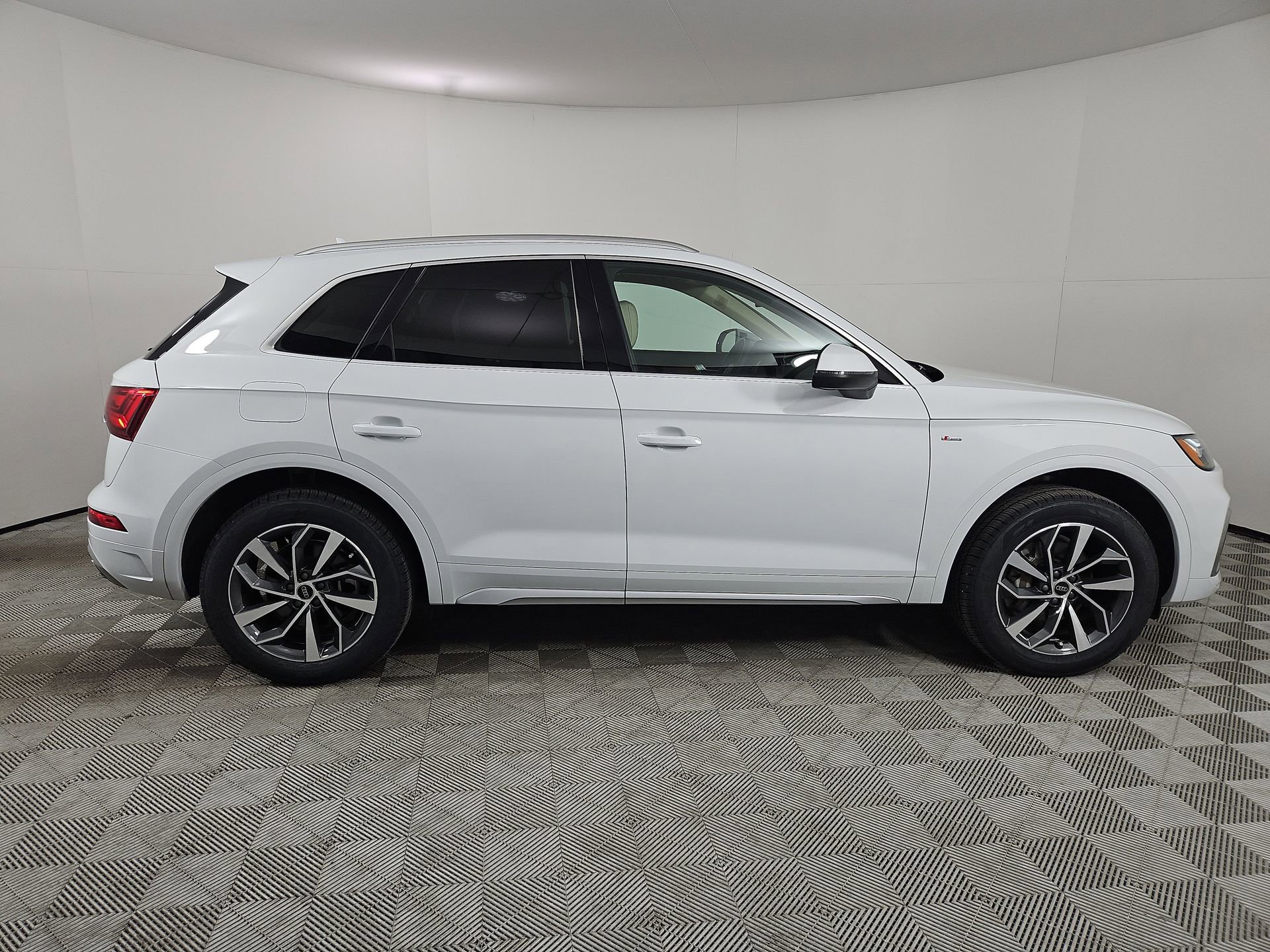 Certified 2023 Audi Q5 2.0T Premium Plus w/ Premium Plus Package image 8