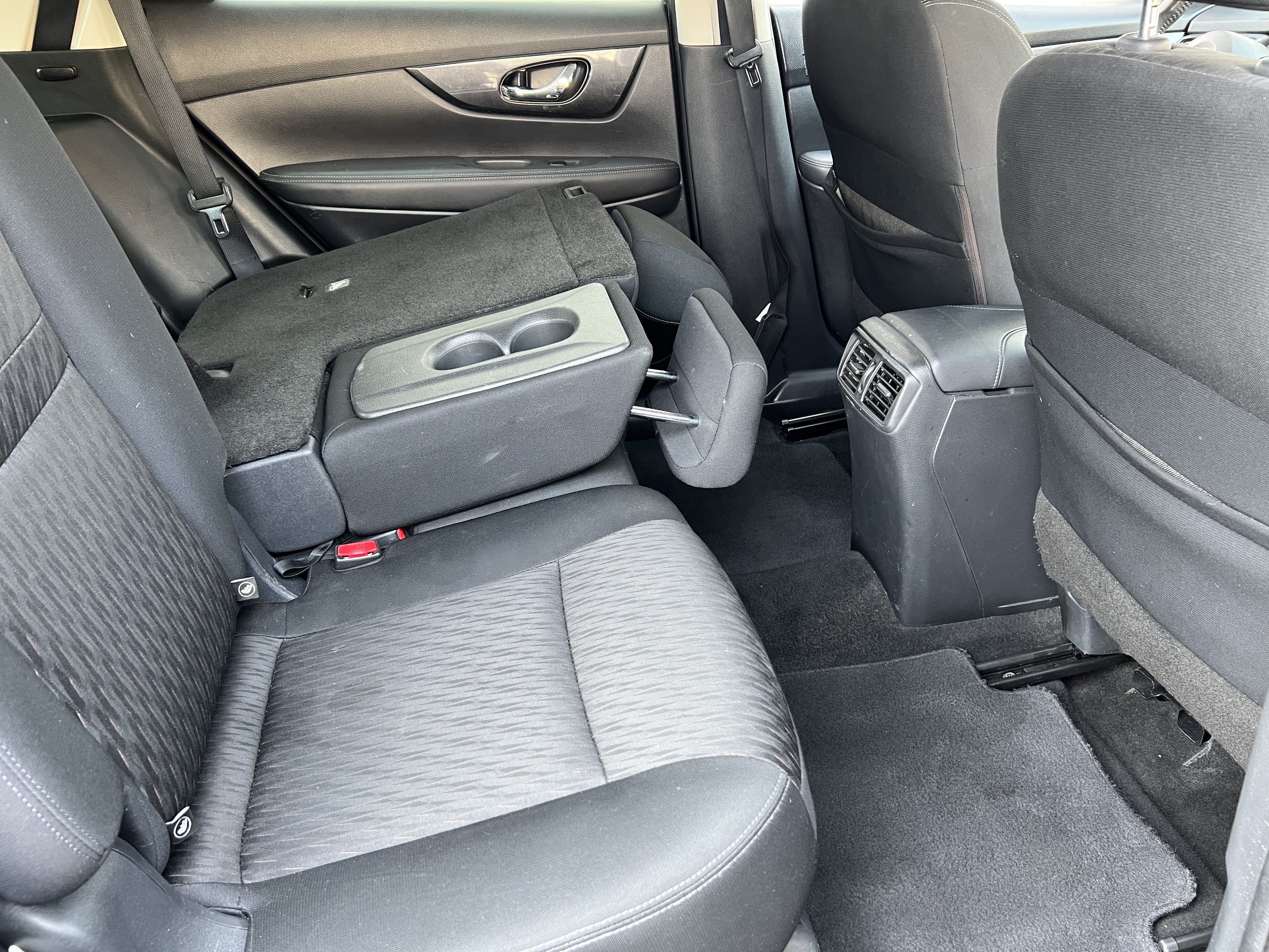Used 2017 Nissan Rogue SV AWD/4WD image 20