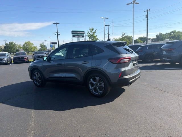 Used 2025 Ford Escape ST-Line FWD image 16